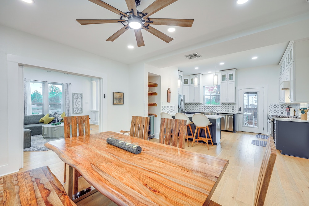 Near Zoo & Riverwalk: Spacious Home w/ Heated Pool