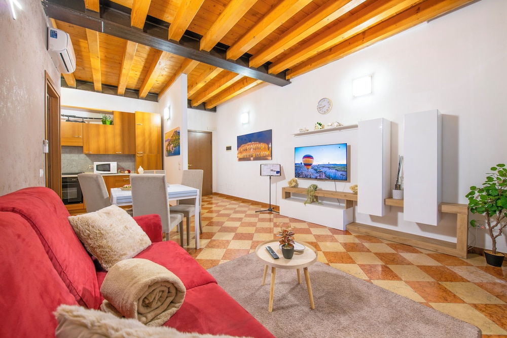 You & Me Corporation Home Verona Centro