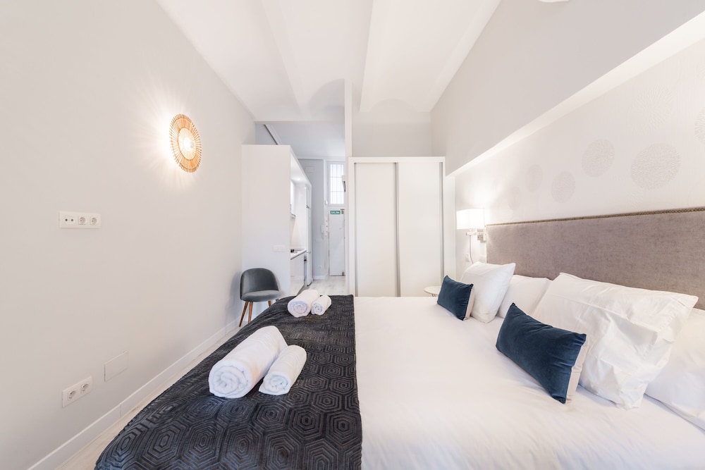 Apartment 1Bd With Balcony in Plaza Mayor Square. Plaza Mayor III view 5