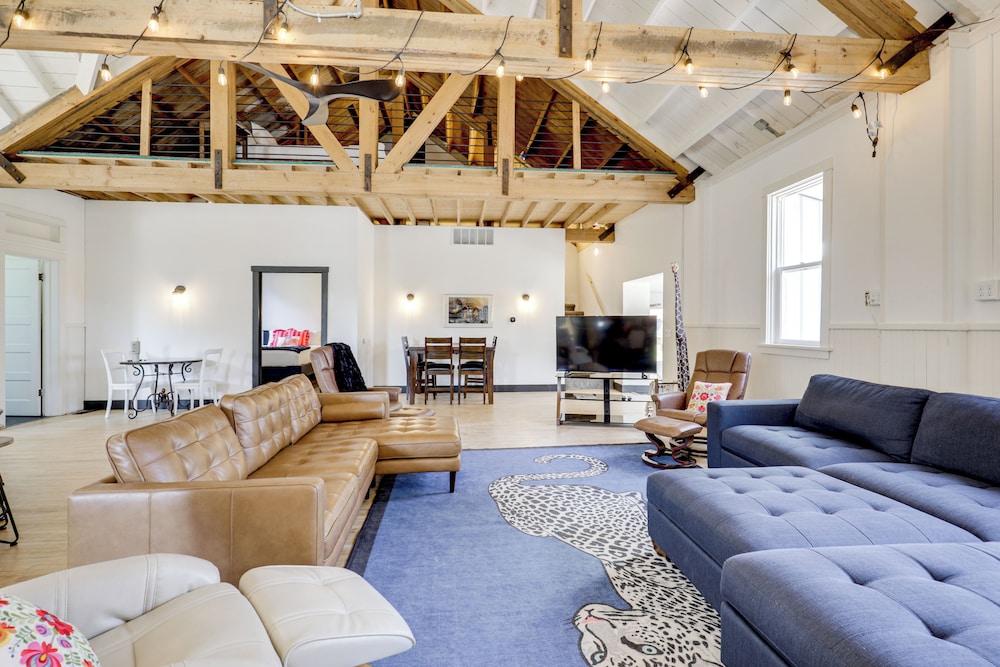 'the Townhall' Northwoods Retreat w/ Large Patio!