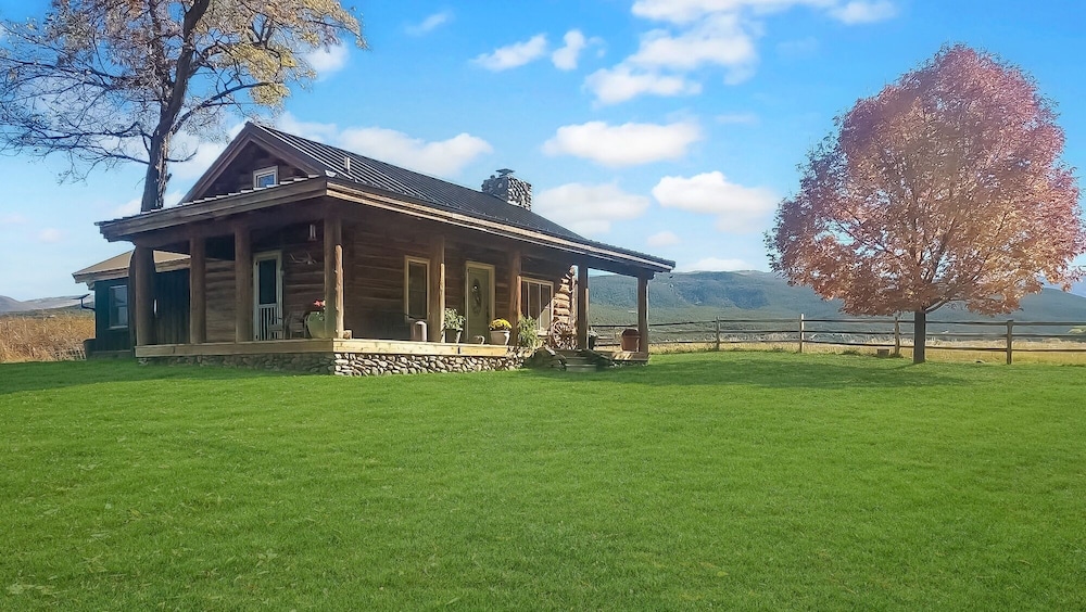 Timeless Mesa Hideaway 2 Bedroom Cabin
