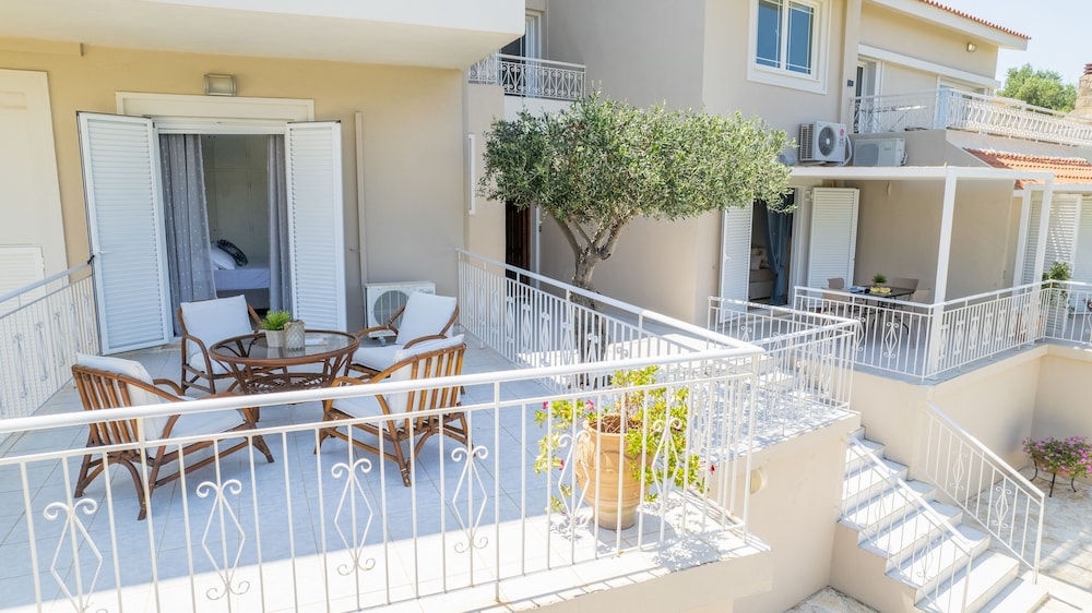 Malibu Studios & Apartments