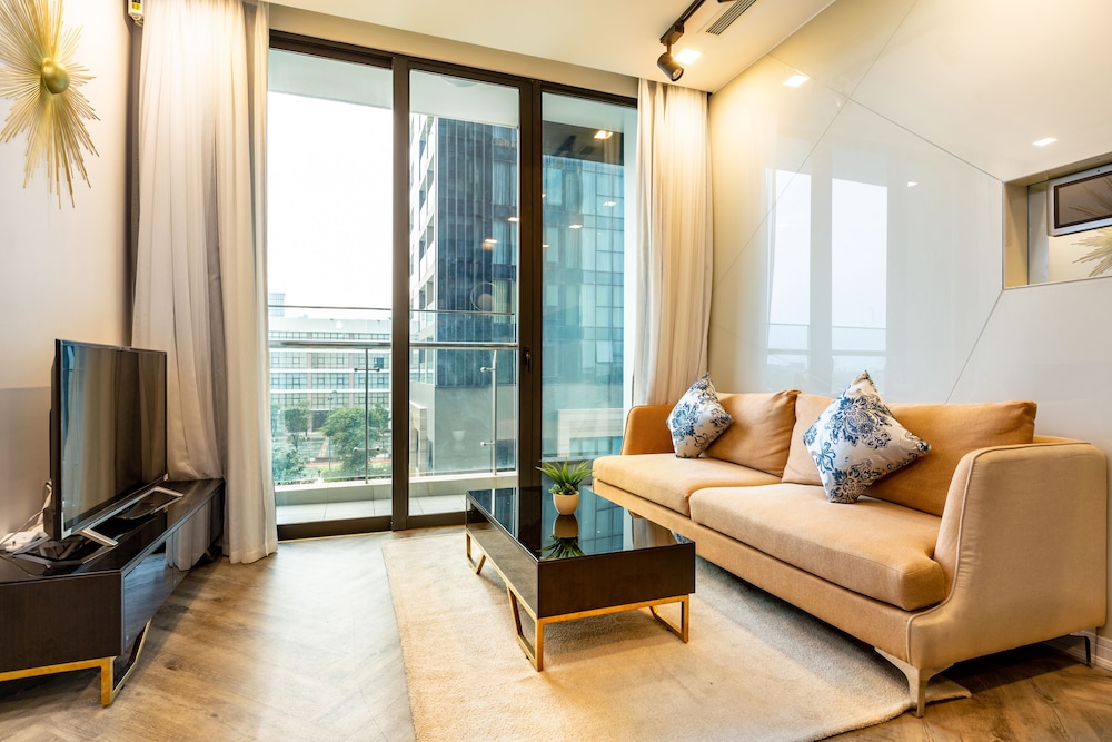 Oasis Vinhome Golden River Apt