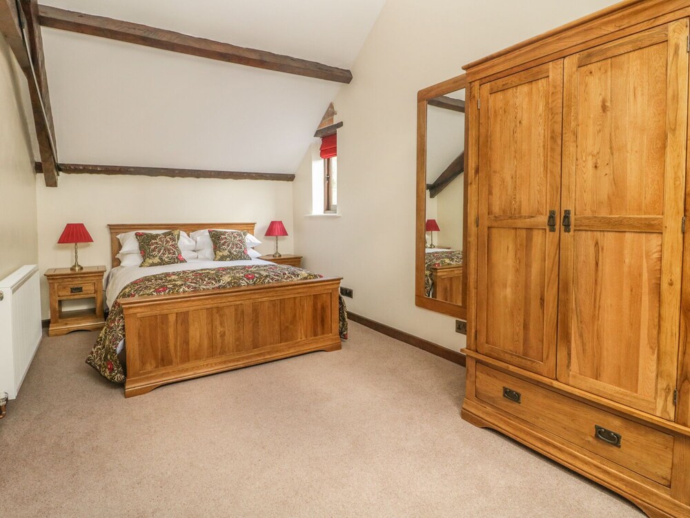 Oak Cottage view 4