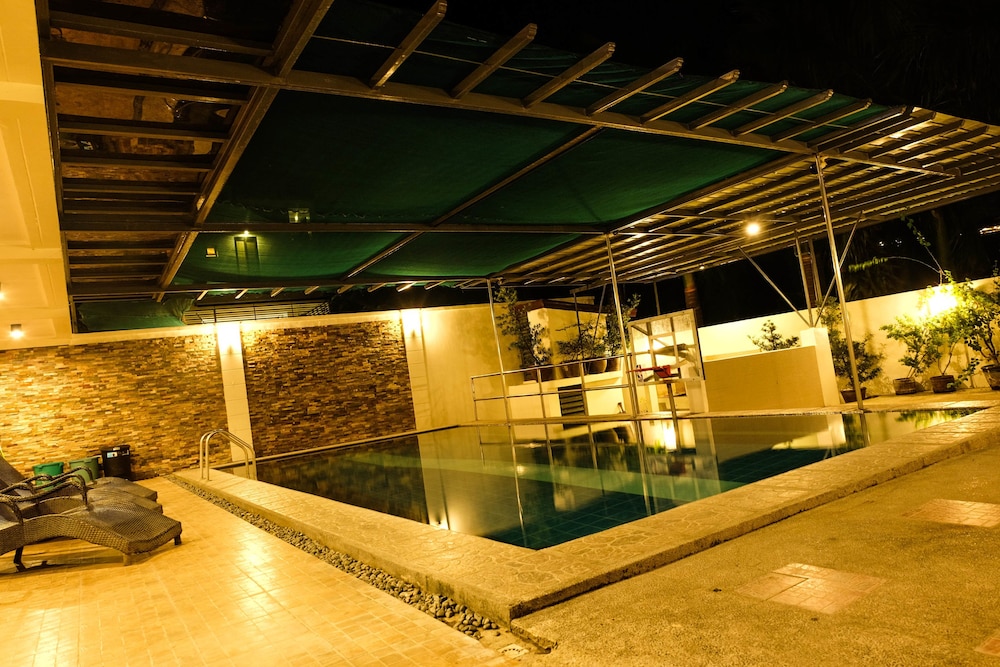 Summer Palace Hotspring Resort