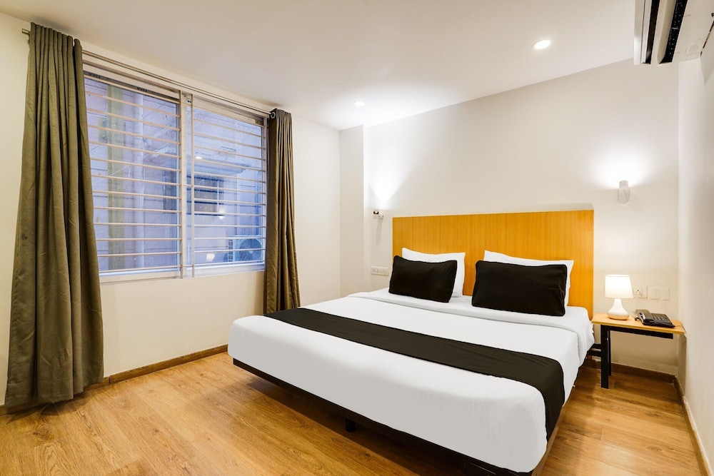 Super Townhouse Oak Indiranagar