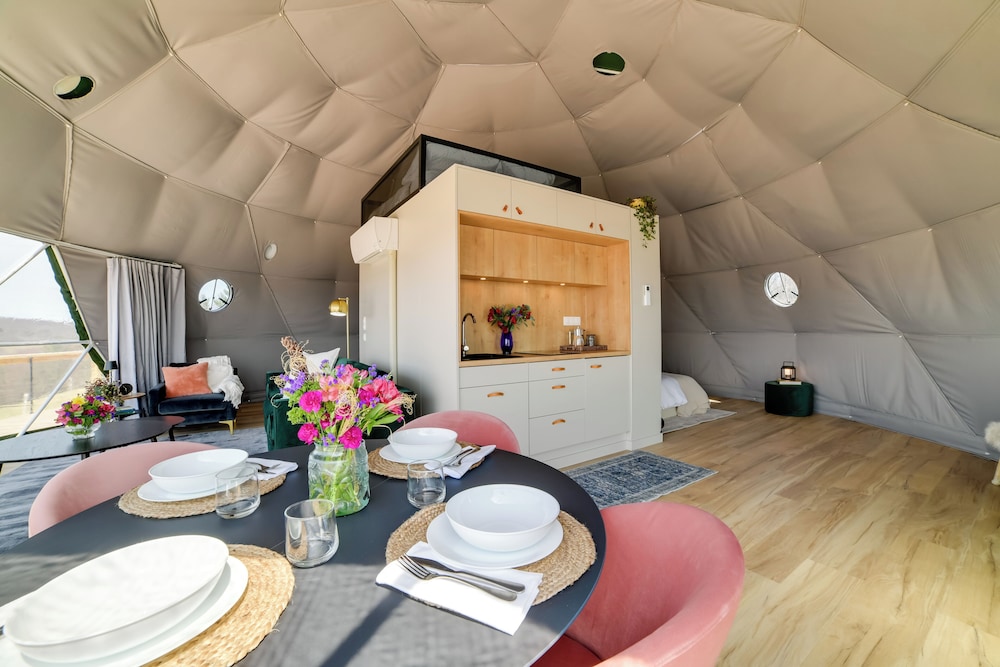 The Bear Dome w/ Barrel Hot Tub in Franklin!