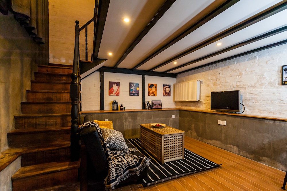 Qiyu Homestay - West Nanjing Road Branch