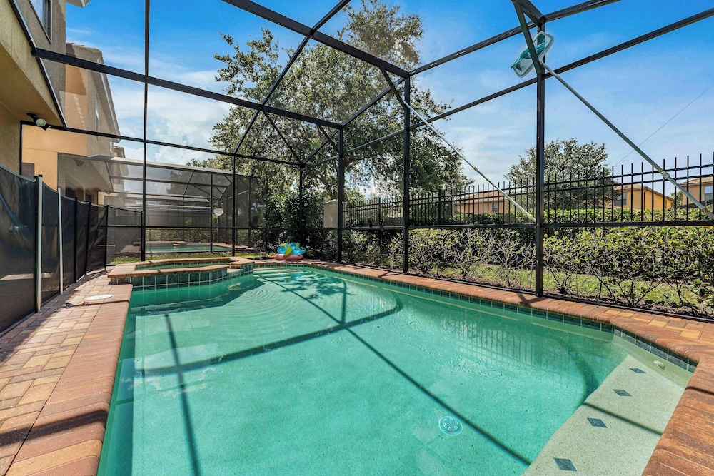 Loft & Leisure Villa 6 Bdrs!