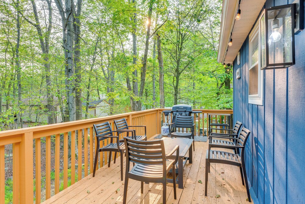 Game Room & Deck: Family Home in Tobyhanna!