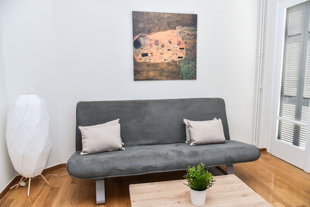 Warm Apartment at Exarchia 1 bed 2 pers
