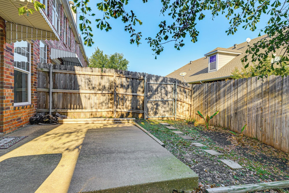 6 Mi to Texas A&m: Home w/ Pool Access