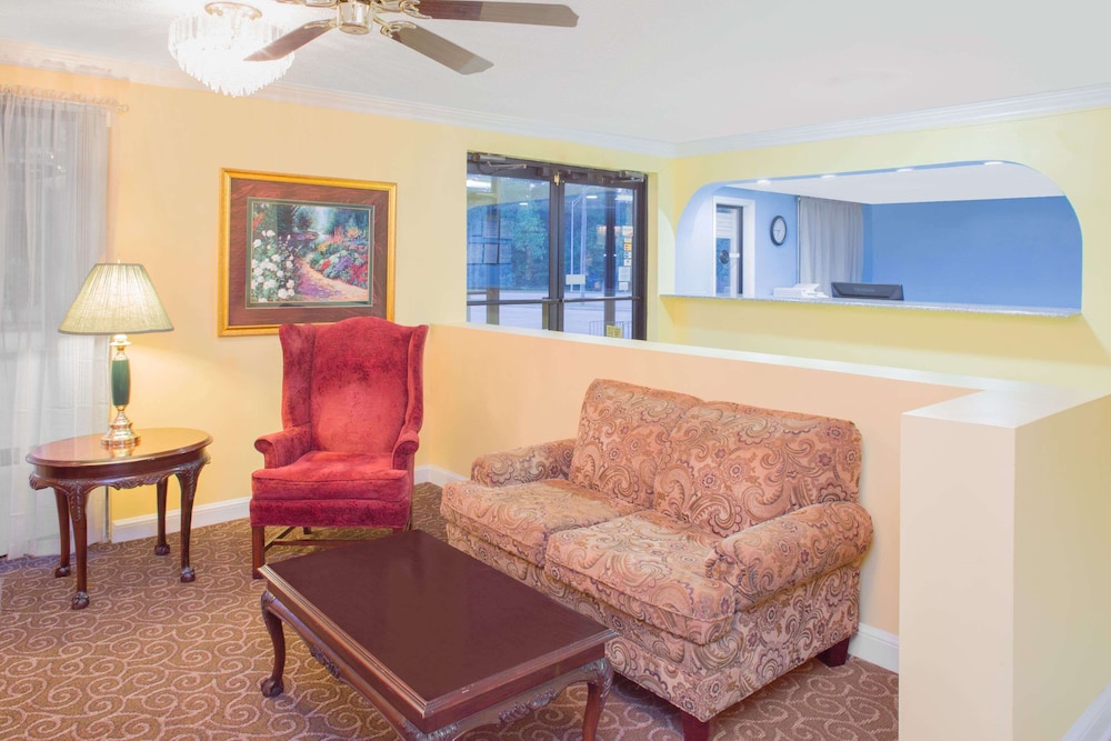 Days Inn by Wyndham Andalusia view 2