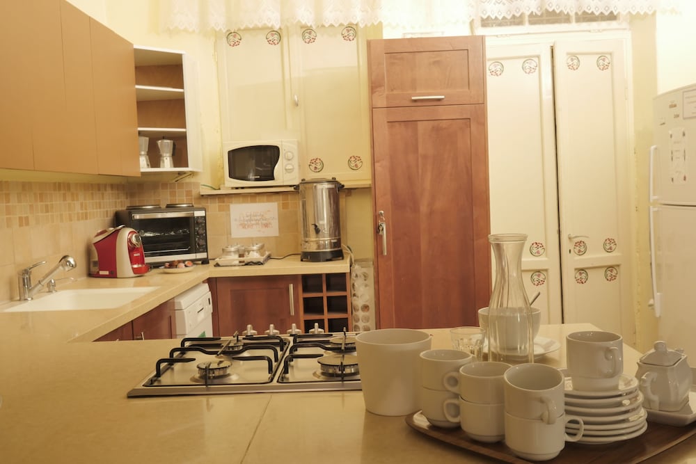 Allenby 2 Bed & Breakfast