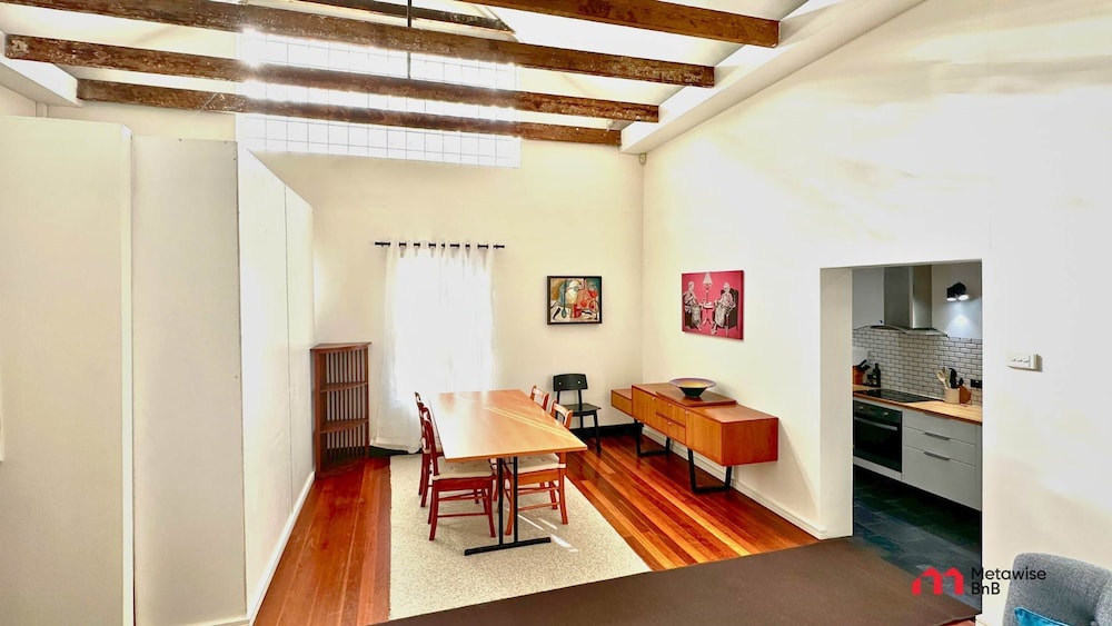 Metawisebnb 2BR Industrial Charm in Petersham