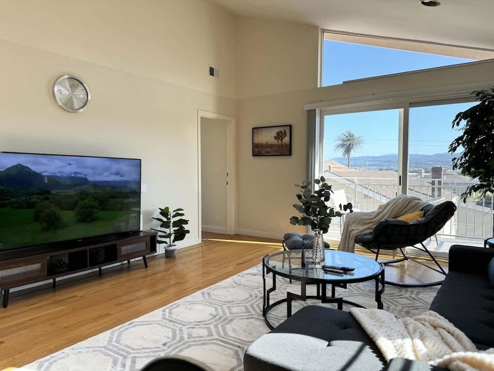 South SF Spacious Entire Unit With 3brs 3bth on 2F