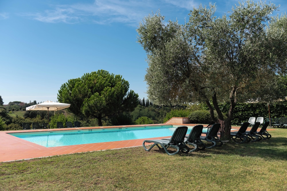 Country Villa In Tuscan Hills