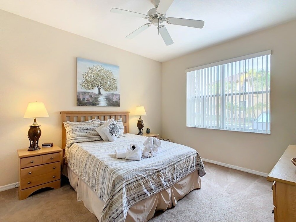 Regal Oaks Getaway: 4br Home Close To Disney & Old Town 4 Bedroom Townhouse