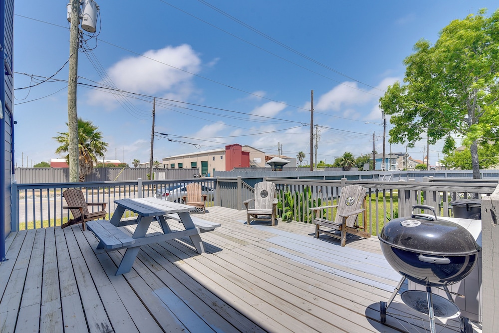 Walk to The Strand: Home in Historic Galveston