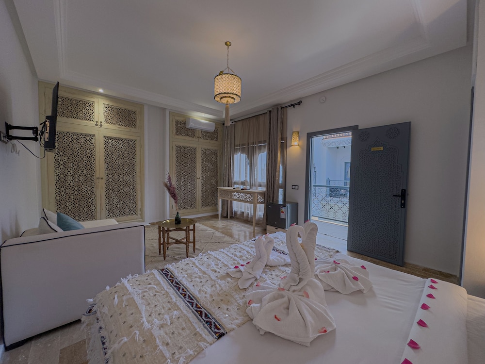 Riad Tonaroz Gold