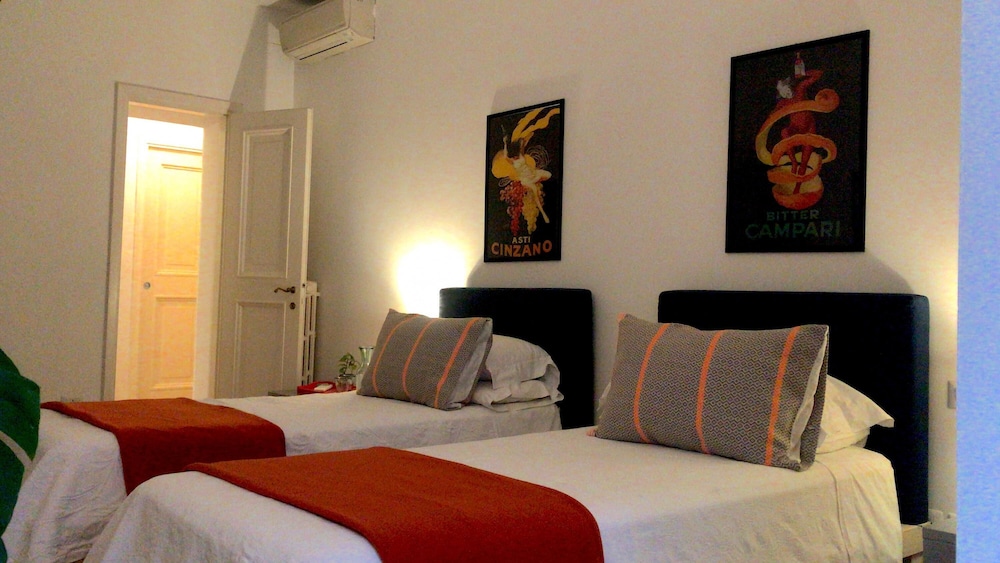 In Rome at Spanish Steps Classy Apartment With Modern Design in an Historic Palazzo