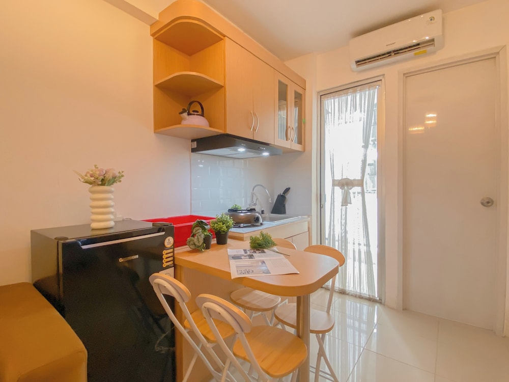 Comfy And Restfull 2Br Near Mall At Bassura City Apartment