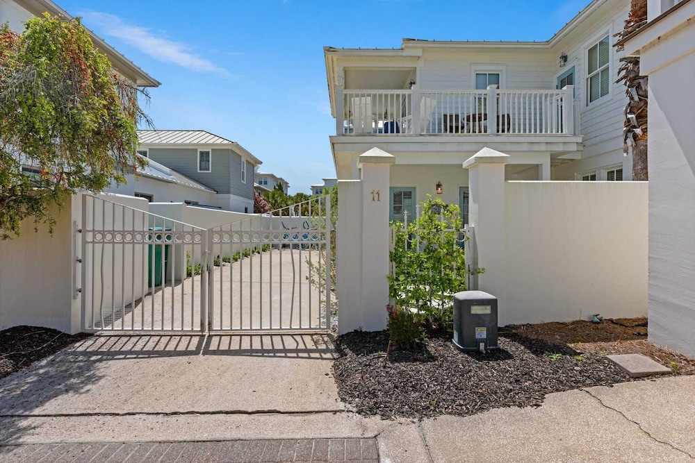 Steps to Rosemary Beach, Pool, Patio w/ Firepit The Salty Perch by Avantstay