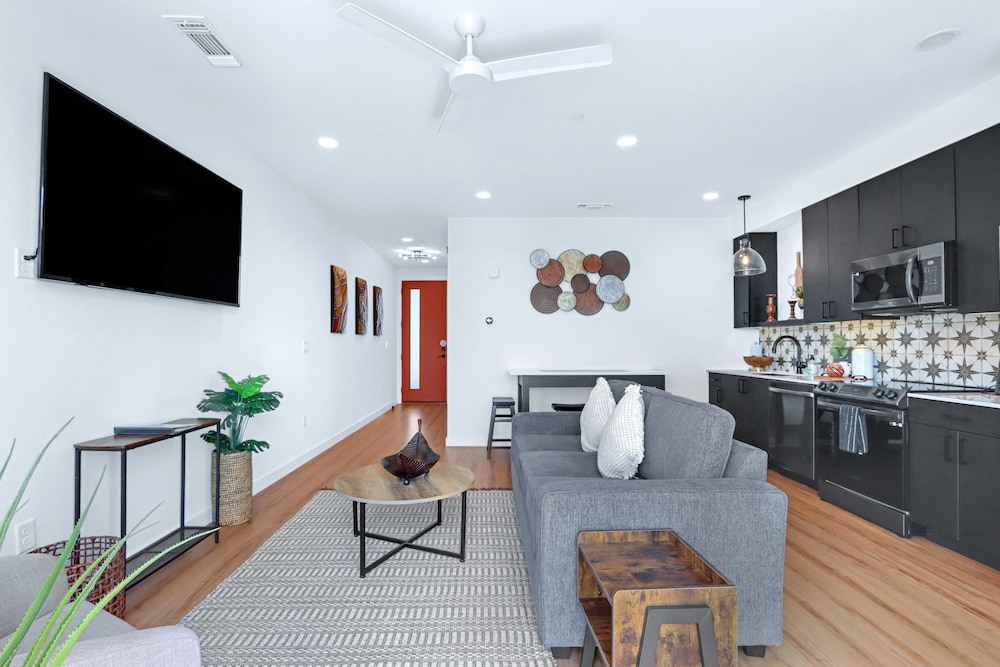 Modern Hill Country Condo for 4 w/ Resort Perks!