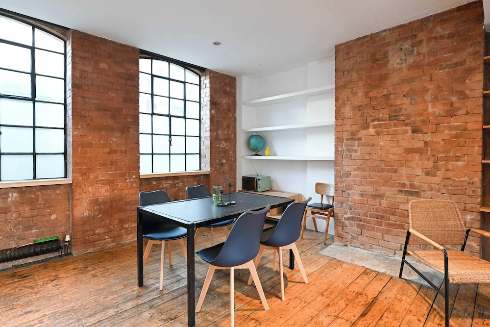 Spacious Studio in a Converted Warehouse Shoreditch