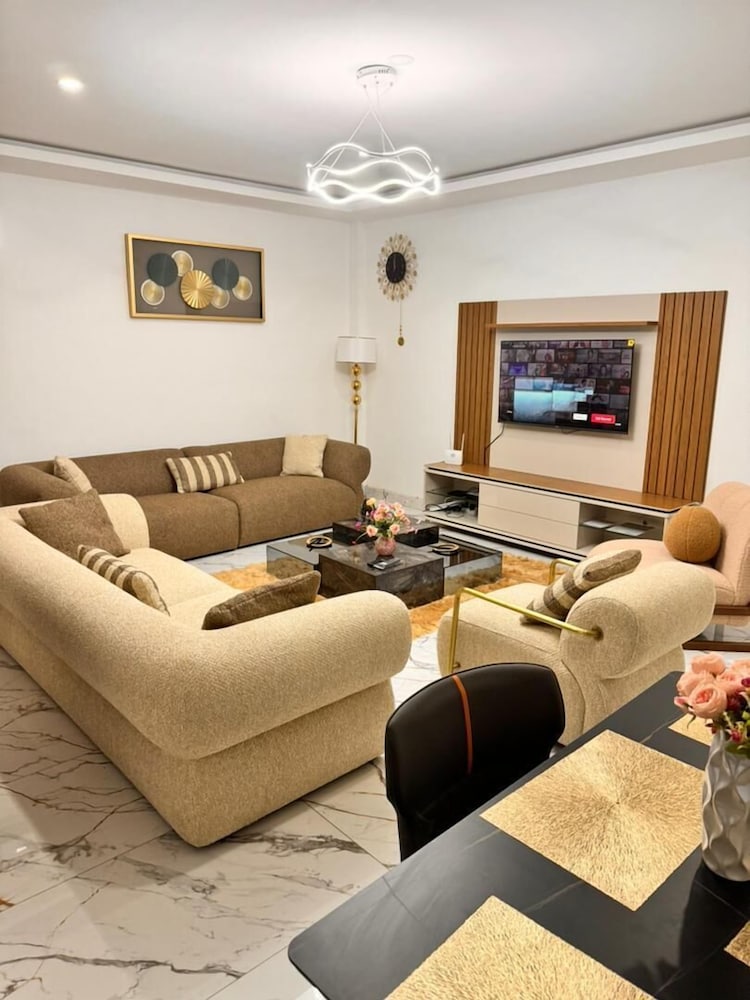 Everluxe Residence
