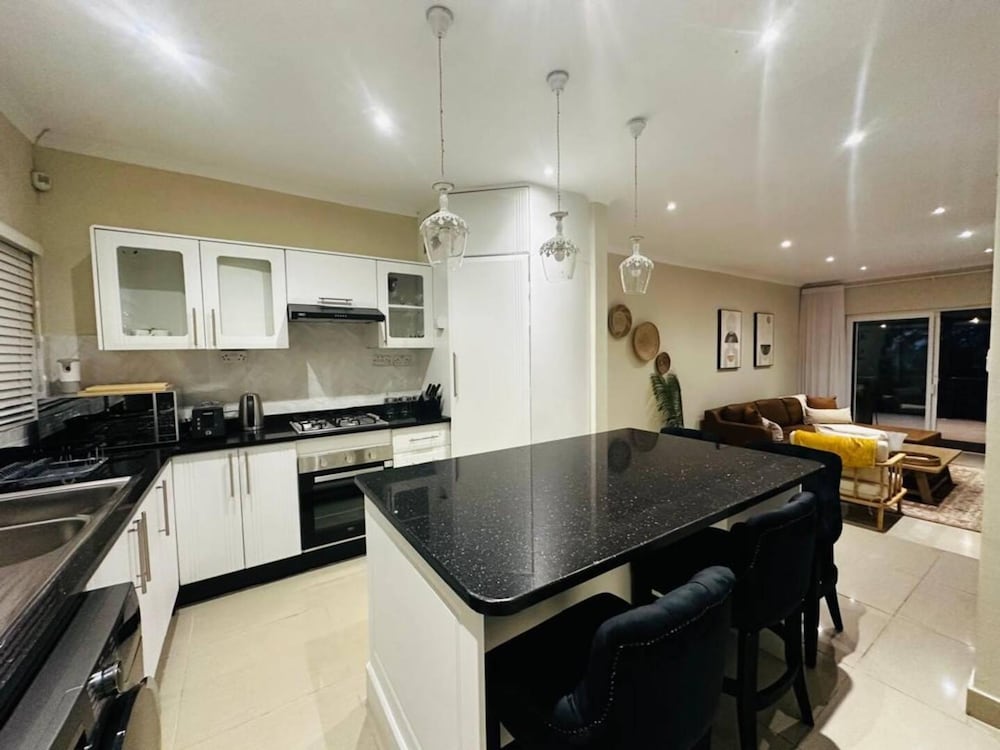 Stunning 2 bed With Pool - 2275