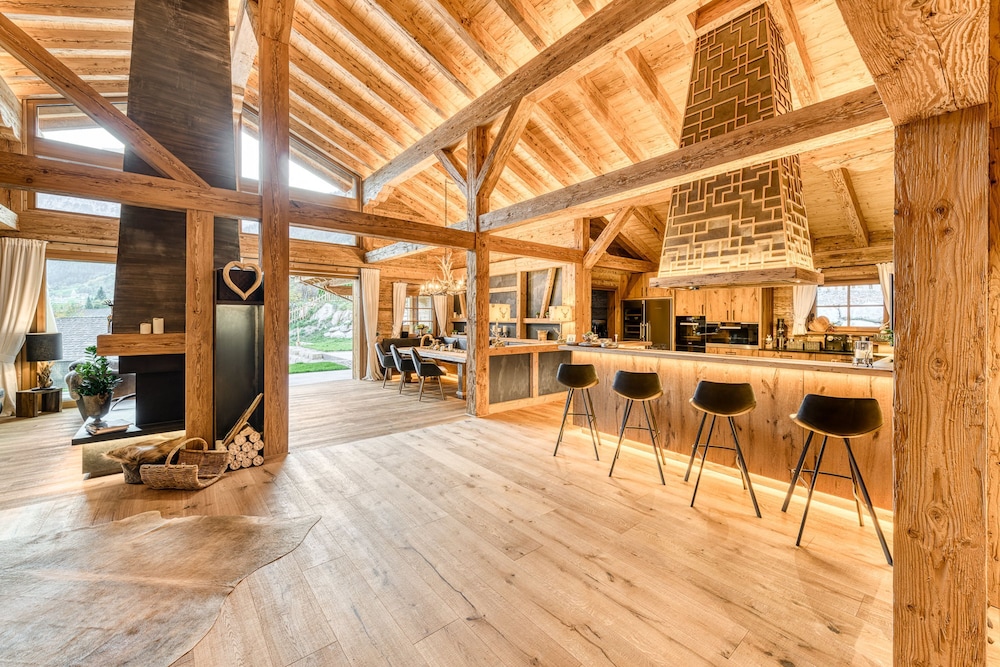Chalet GM in Brand With 5 Bedrooms and 8 Bathrooms