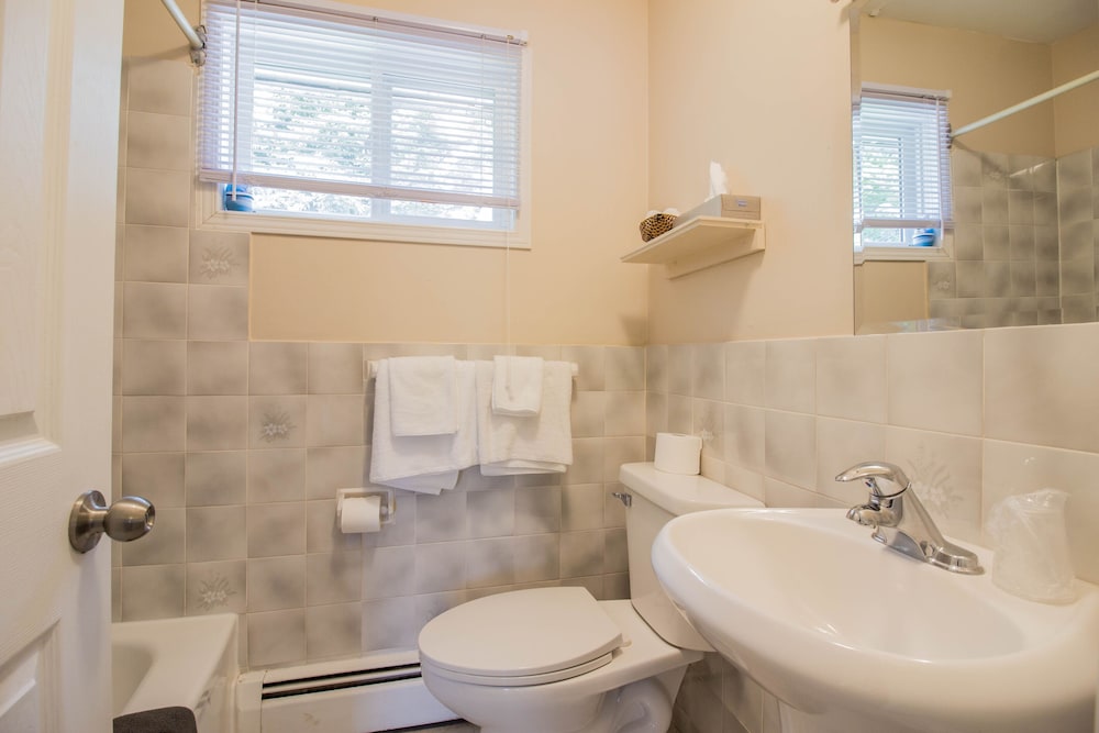 Cornwall Vacations - The White Horse Motel - Property Image 8