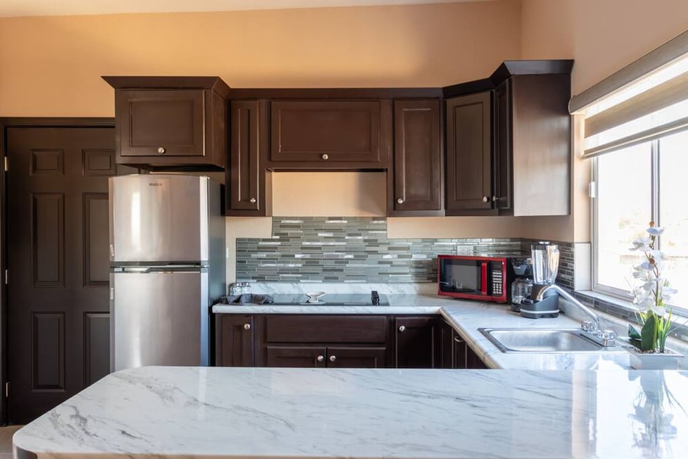 Apartment With Excellent In-town Location 2