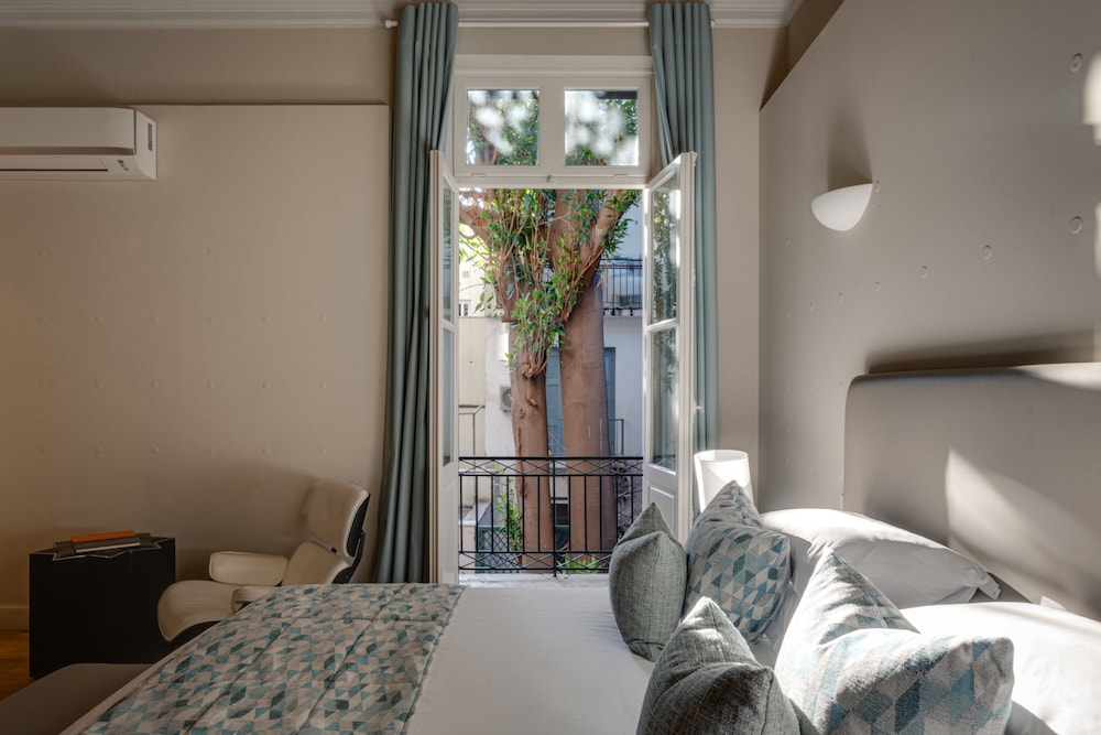33 Solonos Suites