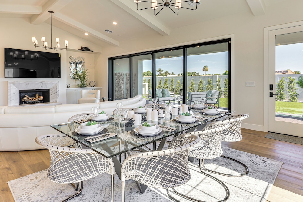 Near Golf - Gem w/ Funished Patio in Chandler!