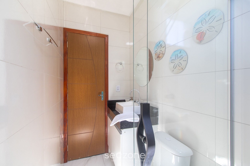 Stay With Pool Just Minutes From the Beach - CCR