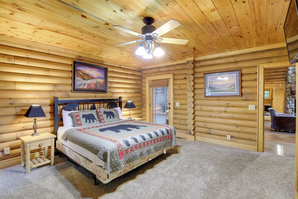 Sevierville Sanctuary - Huge Game Room & Hot Tub! view 4