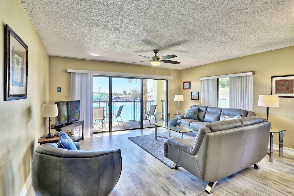 Land's End 3-206 Bay Front - Premier