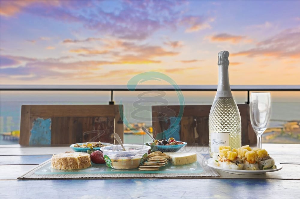 Penthouse Haven Lux Balcony Dining Sea View - Image 4