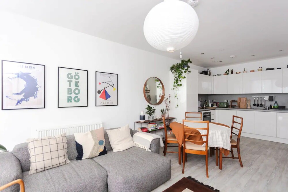 Bright 1 Bedroom Apartment in Hackney Wick With Balcony