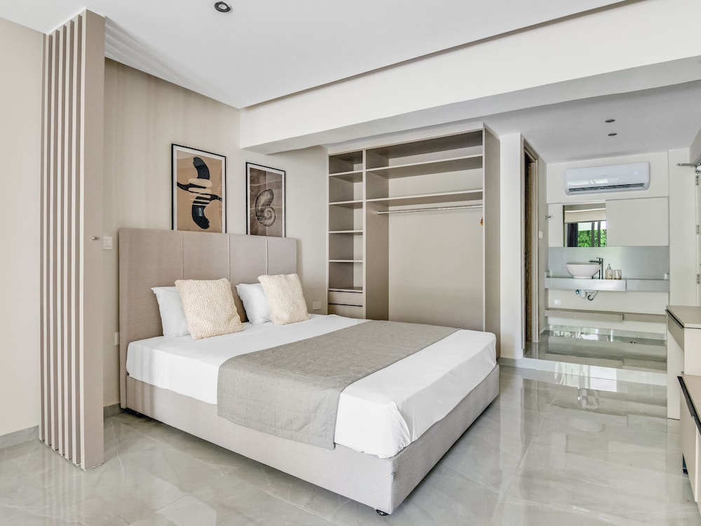 Sanders Crystal - Adorable Studio w Terrace view 3