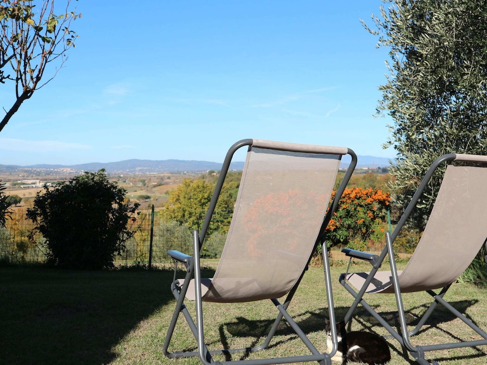 Modern Holiday Home in Foiano Della Chiana With Pool