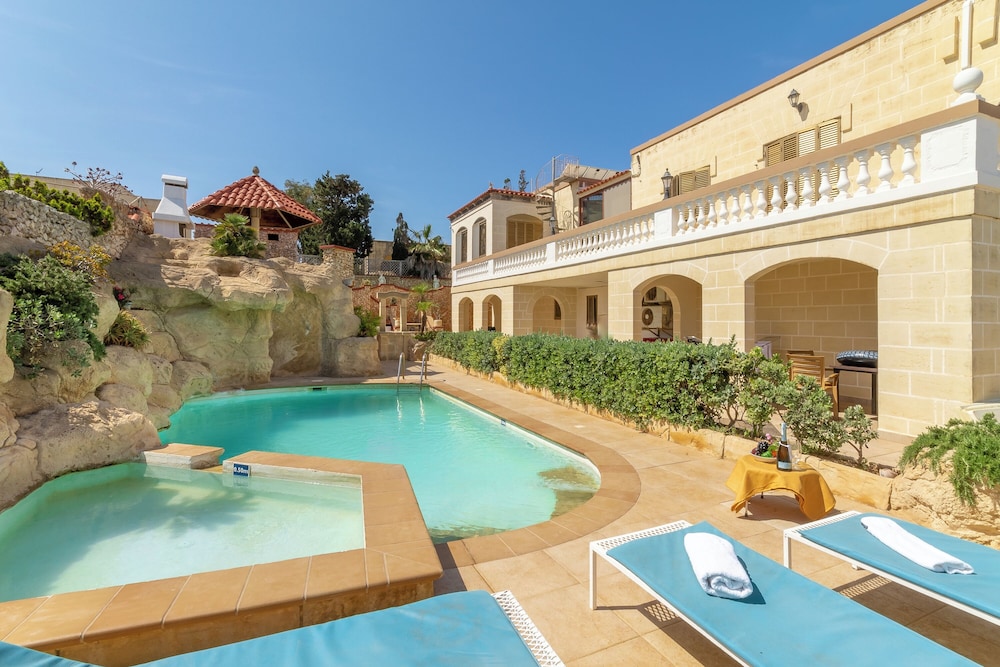 Photo 18