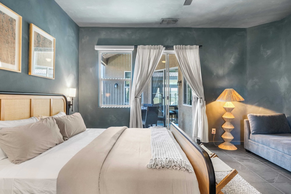 Designer Desert Oasis w/ Pool, Hot Tub, Outdoor Lounge The Riley by Avantstay