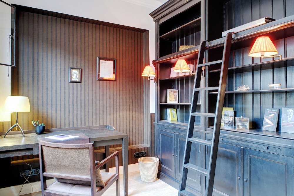 Paris Green House Residence
