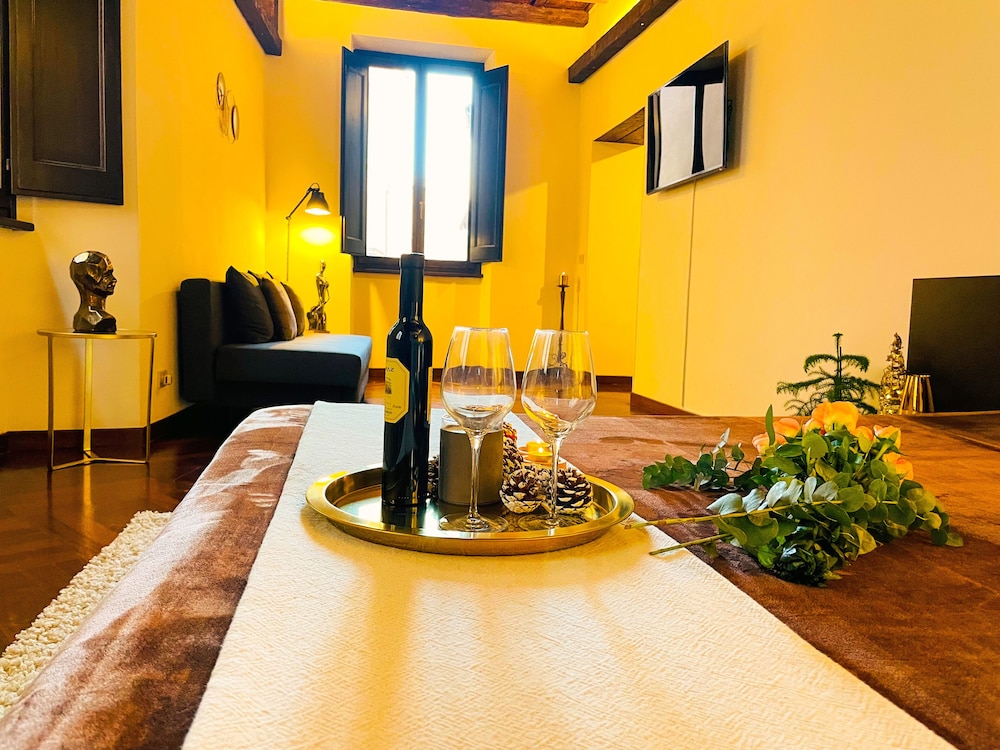 Trevi Fountain Stylish Guesthouse