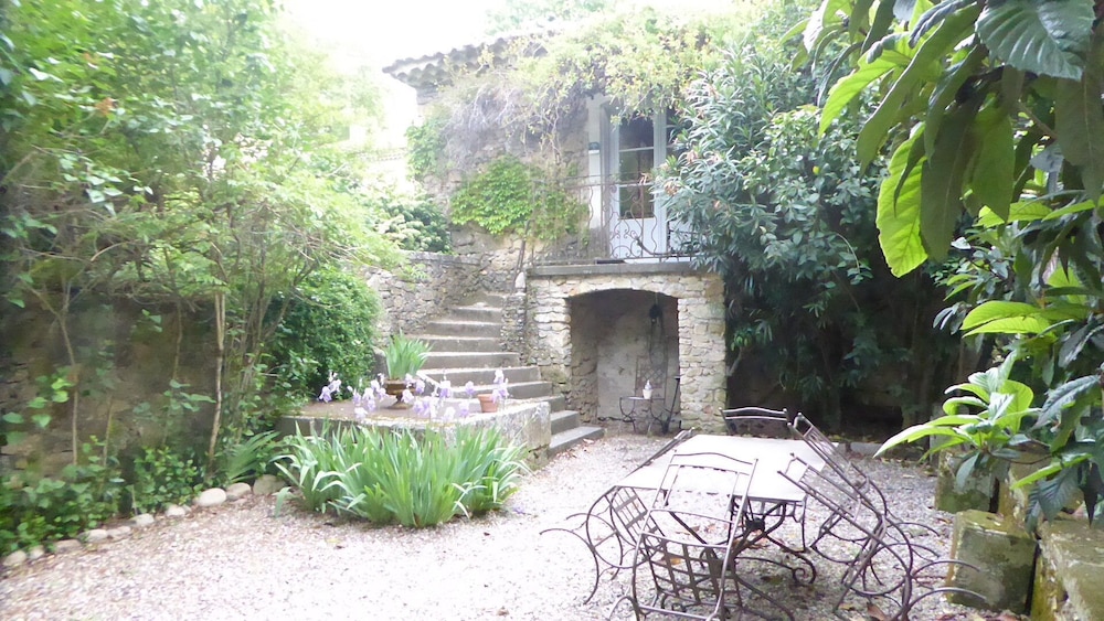 Domaine de Lamartine chambres d'hotes view 5