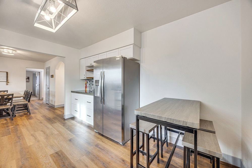 16 Mi to Paint Mines: Spacious Simla Home!