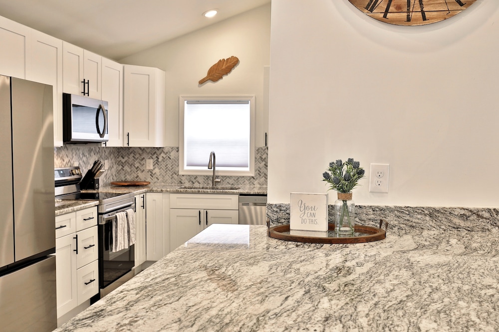 Rutland Vacations - Rutland's Hidden Gem: 2 Br/1ba Renovated Home Close To Everything 2 Bedroom Home - Property Image 18